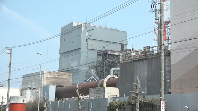 「製紙機械から火が出ている」 中越パルプ工業の高岡工場で火災 男性1人負傷 消防車14台が出動、一部を焼く 富山・高岡市|TBS NEWS DIG