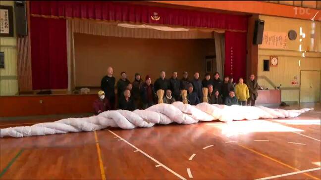 「百貫しめ縄」づくり重さ375キロの大しめ縄 厄年の男性らが3時間かけて完成 地元の神社に奉納へ 宮城・蔵王町|TBS NEWS DIG