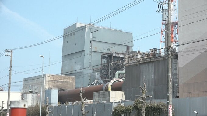 「製紙機械から火が出ている」　中越パルプ工業の高岡工場で火災　男性1人負傷　消防車14台が出動、一部を焼く　富山・高岡市　|　富山のニュース｜天気・防災｜チューリップテレビ