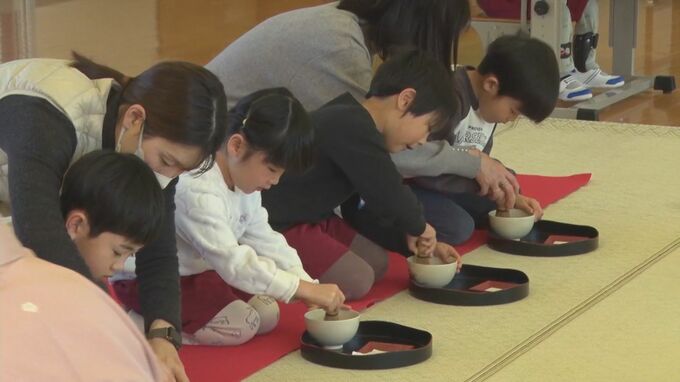 「楽しかった」「にがいけどおいしかったです」　卒園を前に…園児たちが保護者にお点前を披露|TBS NEWS DIG