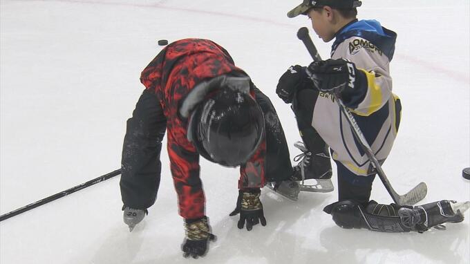 「転びまくったけど…楽しい！」記者も体験！　人口拡大に向けたアイスホッケー体験会|TBS NEWS DIG