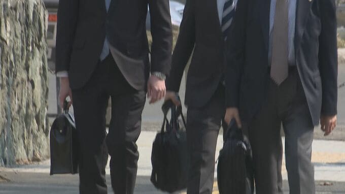 速報【4歳女児タイヤ直撃】娘はいまも意識不明…両親らが3億円超の損害賠償請求を提訴　不正改造車の運転手、所有者、保険会社を相手に《札幌地裁》事故車両は任意保険に加入せず|TBS NEWS DIG