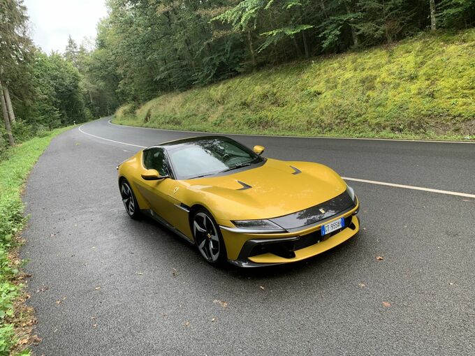 フェラーリが新Ｖ12クーペ、直感的な運転感覚提供－基本価格6700万円