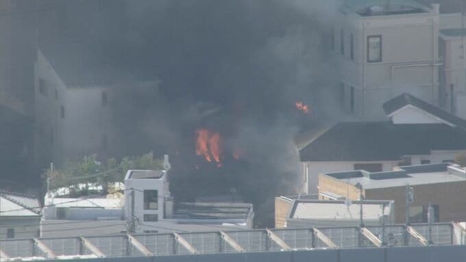 【速報】東京・港区高輪の2階建て住宅で火災　92歳女性けがか　ガス点火時に爆発した可能性も|TBS NEWS DIG