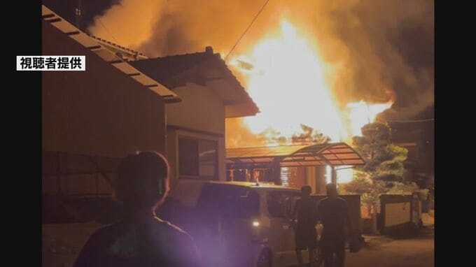 深夜の住宅街に火柱…住宅など6棟焼く火事で焼け跡から1人の遺体　住人の高齢男性の安否不明【長崎・諫早市】|TBS NEWS DIG