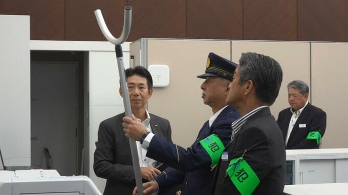 年末年始に合わせ銀行の防犯診断 「さすまた」やカラーボールなど防犯・警戒態勢をチェック！|TBS NEWS DIG