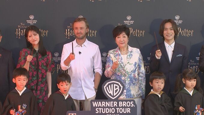 【ワーナー ブラザース スタジオツアー東京】ハリー・ポッター体験型施設オープン! マルフォイ役トム・フェルトン登場「何度も訪れたい」|TBS NEWS DIG