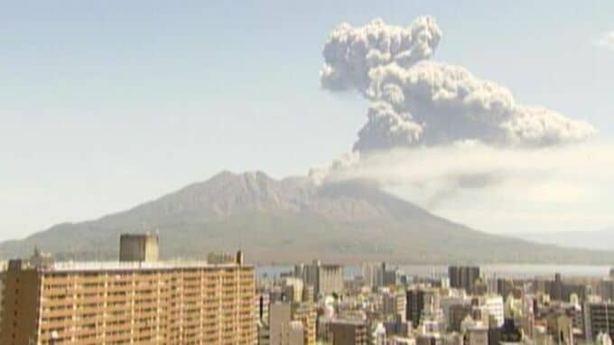 桜島が爆発　噴煙3400メートル　火山灰は垂水・鹿屋方向へ|TBS NEWS DIG