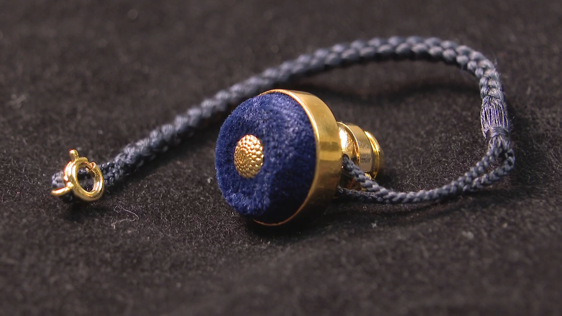 福岡県議会「議員バッジ」18金→金メッキに 服部知事「財政的に助かる