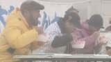 かき氷の早食いに氷柱のしがみつき 別府市の鶴見岳山上で恒例の大寒がまん大会 | 大分のニュース|OBS NEWS|大分放送