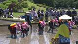 早乙女たちが太鼓に合わせ、昔ながらの田植え 岡山後楽園で3年ぶりに「お田植え祭」|TBS NEWS DIG