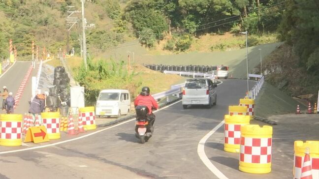 7月の大雨で地区へ通じる唯一の県道が崩落 新たな仮設道路開通 大型バスなど全ての車両が通行可能に|TBS NEWS DIG