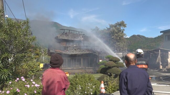 「あっという間だった」住宅と倉庫などあわせて3棟を全焼　倉庫から燃え広がったか　山梨・大月市|TBS NEWS DIG