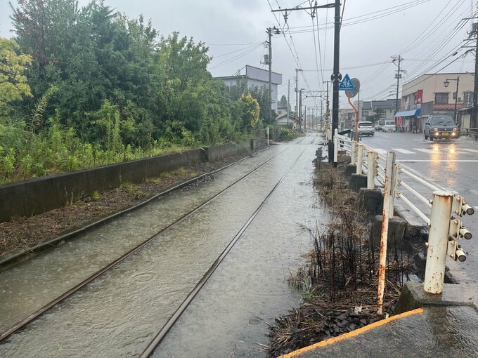【運転再開】福島交通飯坂線　雨で線路冠水、安全確認完了【6日午後3時すぎ】　|　福島のニュース│TUF