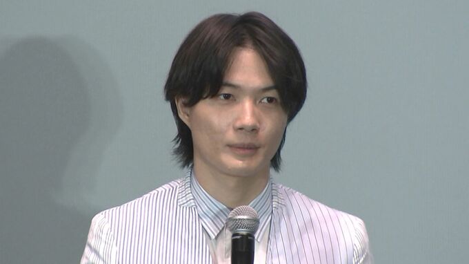 【神木隆之介】『すずめの戸締まり』公開初日夜、新海監督は居酒屋で飲んでいた「カウンターでめちゃくちゃ疲れた顔して…」|TBS NEWS DIG