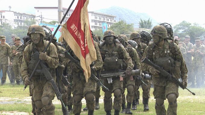 陸上自衛隊のなかでもっとも過酷と言われるレンジャー訓練　およそ３ヶ月に及ぶ過酷な訓練が終了　隊員に徽章を授与　山口　|　山口のニュース・天気・防災｜tys NEWS｜ｔｙｓテレビ山口