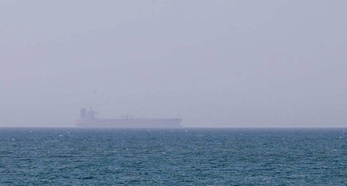 オマーン湾で攻撃の原油タンカー、不発ミサイル積んだまま航行