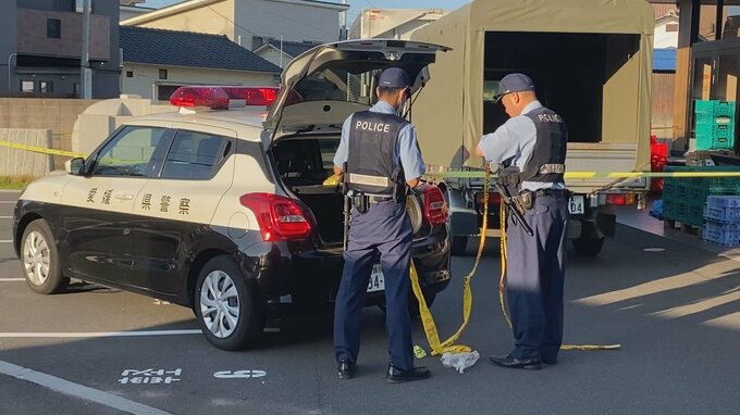 スーパーの入り口に車両突っ込む 運転していた人物は車両を放置し逃走　器物損壊の疑いで捜査 愛媛・松山市|TBS NEWS DIG