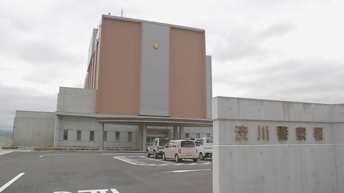 同居する女性宅の玄関内に9Lの灯油をまいて火をつけようとした疑いで渋川市役所職員の男を現行犯逮捕　現場にはライターも　男は容疑を一部否認　群馬・渋川市|TBS NEWS DIG