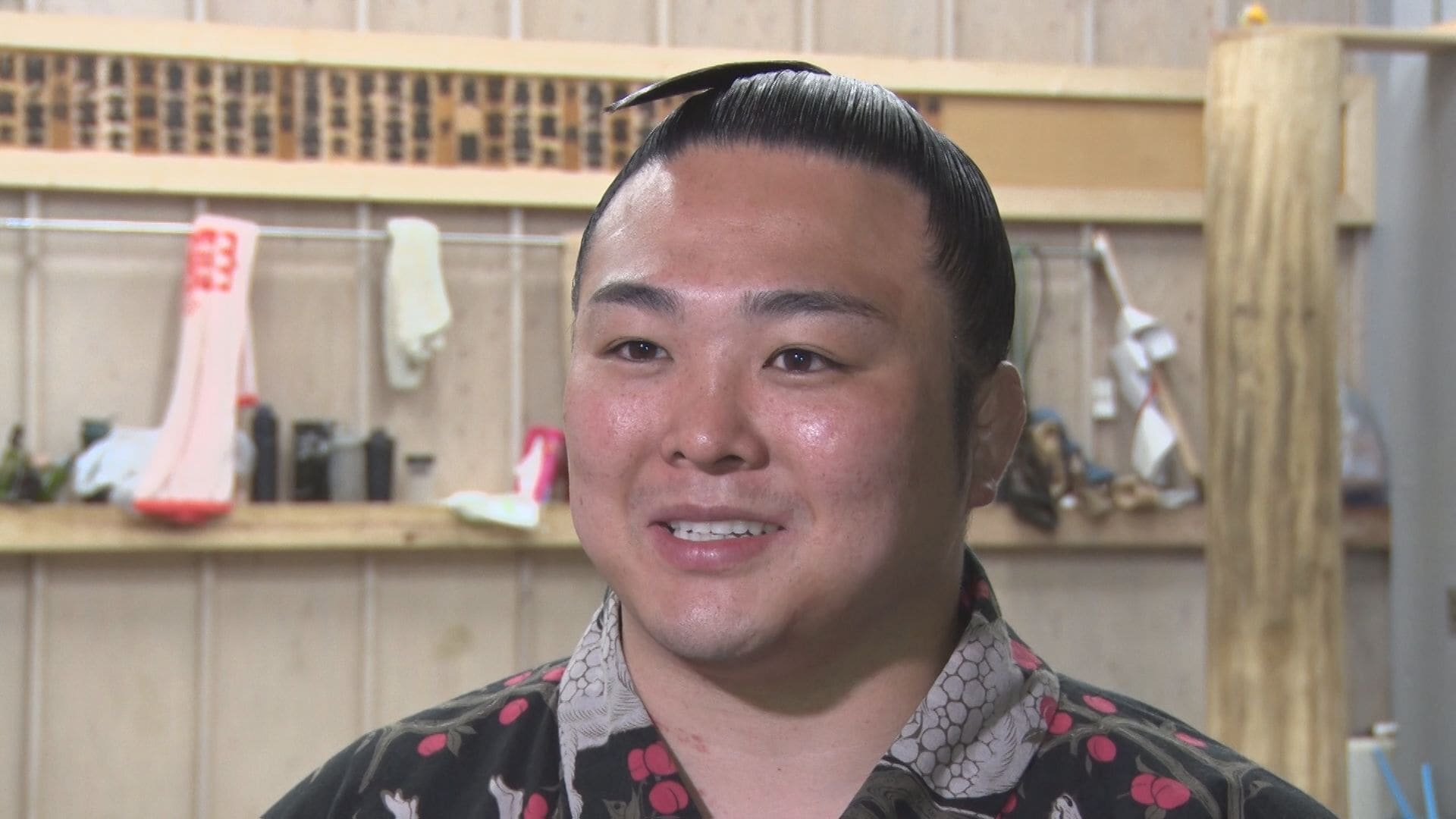 炎鵬が無傷の5連勝! 相手の引きに乗じて押し出しで白星 大相撲夏場所5