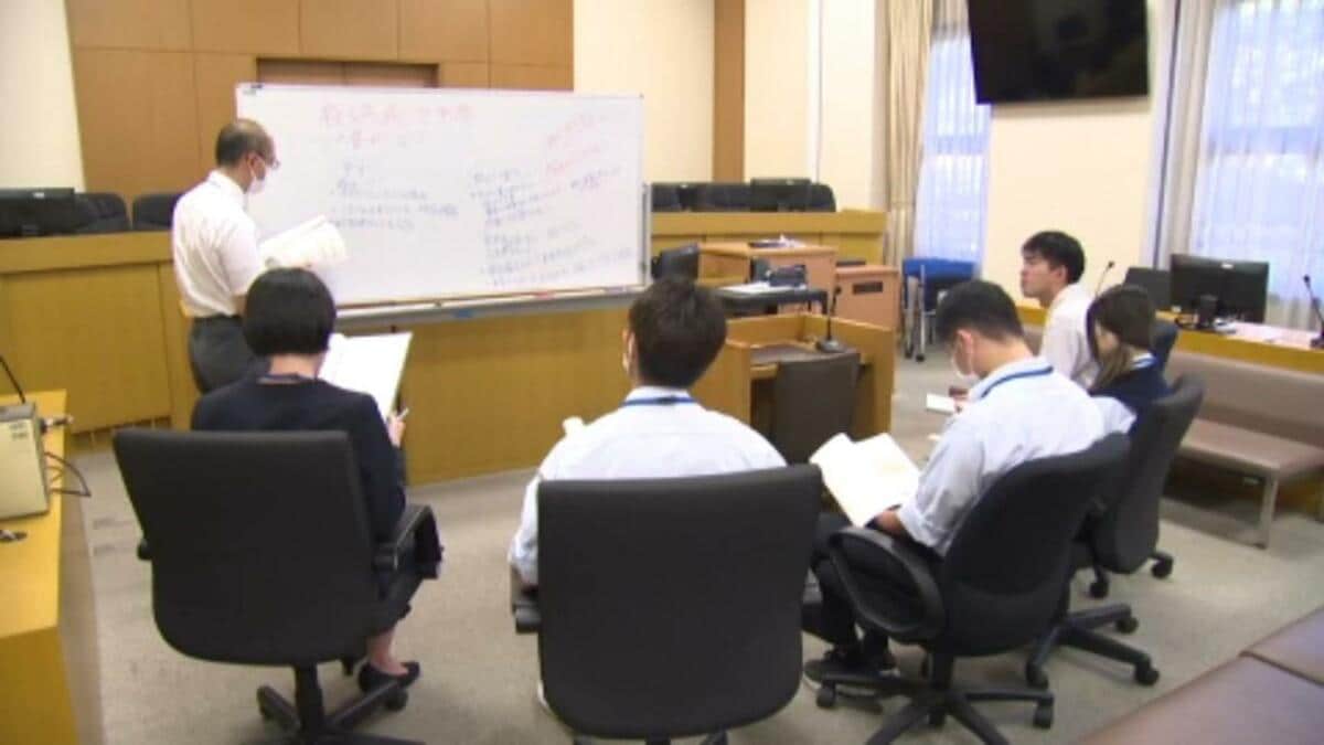 若者が裁判員制度を体験し現役の裁判官から制度を学ぶ 愛媛県では裁判