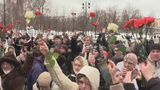 「愛する人を帰して」ロシア動員兵の妻ら帰還訴え　動員から500日に合わせクレムリン前で献花|TBS NEWS DIG