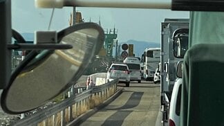 東海北陸道の通行止めは午後7時40分に解除　小矢部砺波JCT～福光IC間の上下線　中央分離帯に乗用車が衝突する事故　富山・南砺市　|　富山のニュース｜天気・防災｜チューリップテレビ