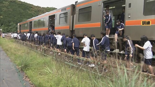 地震で列車が緊急停止したら… 南海トラフ巨大地震で最大18mの津波想定 JR東海と高校生が避難訓練 三重・熊野市|TBS NEWS DIG