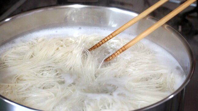 コメ高値と猛暑でそうめんの売り上げ増　前年比6割アップのスーパーも　トマト・ツナ・韓国風･･･お手軽レシピも人気|TBS NEWS DIG