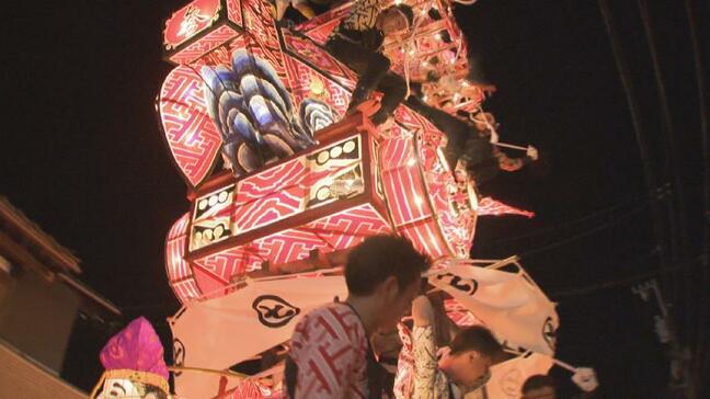 コロナ乗り越え熱気が戻ってきた！　福野夜高祭に人の波　行燈が電線に引っかかるアクシデントも…　迫力の「引き合い」で熱気最高潮　富山・南砺市|TBS NEWS DIG
