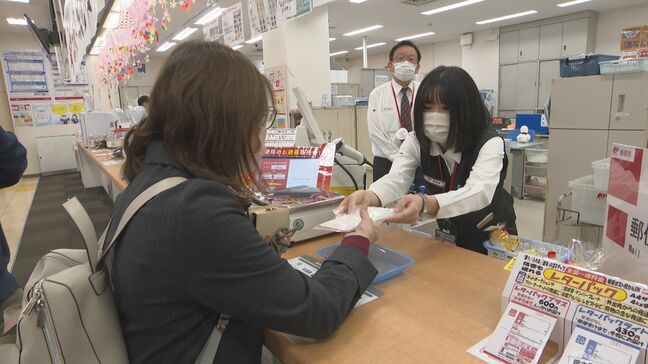 2026年用の年賀はがき販売開始　「手書きを続けたい」さっそく買い求める人　大分|TBS NEWS DIG