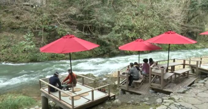 松尾芭蕉もかつて訪れた石川・加賀市山中温泉の「鶴仙渓」 川の自然や音を楽しむ「川床」がオープン　|　石川県のニュース｜MRO北陸放送