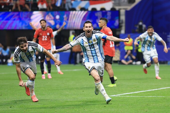世界中でジョーク共有、AIがW杯のSNS投稿翻訳－変わる「バベルの塔」の物語