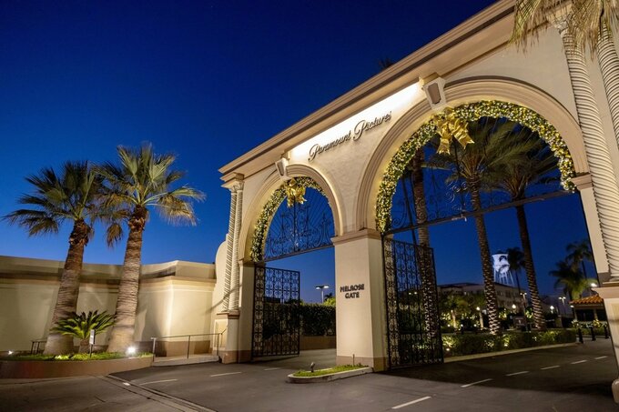 パラマウントの新買収案､Netflixとの合意より有利な可能性－ワーナー