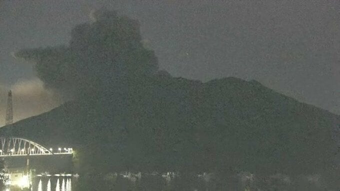 桜島で噴火 噴煙1000ｍ 灰は鹿児島市街・谷山方向へ【11日の降灰予報】鹿児島|TBS NEWS DIG