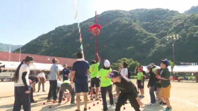 校区が２県にまたがる「日本一長い校名の学校」で最後の運動会  少子化の影響で閉校へ  愛媛・愛南町|TBS NEWS DIG