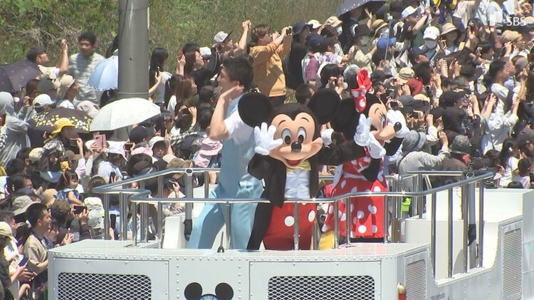 ミッキーとドナルドが投げキッスしてくれた」焼津みなとまつりに東京