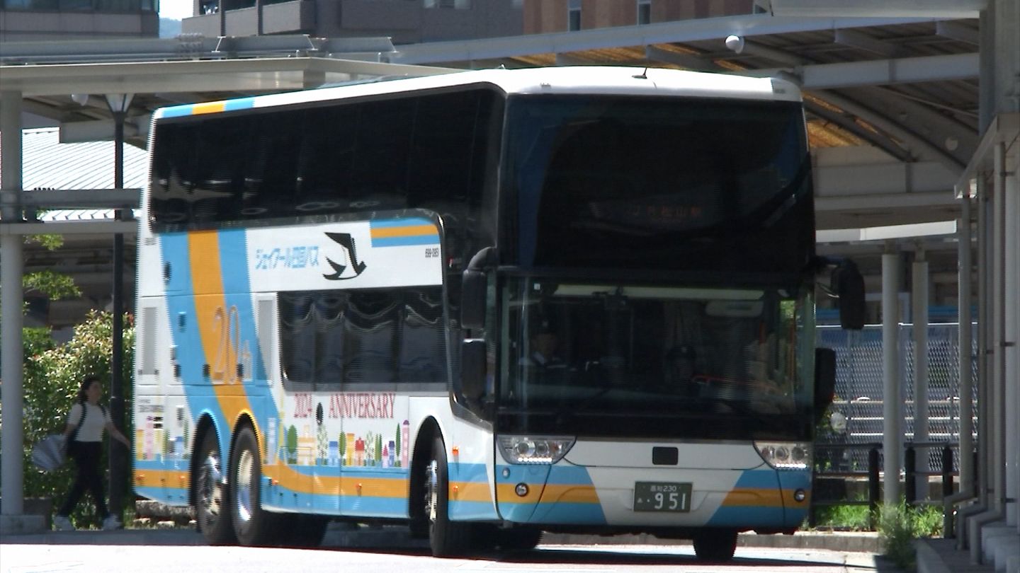 高知・高松・松山を結ぶ路線で “2階建てバス” 3日間限定で運行 高さ約3