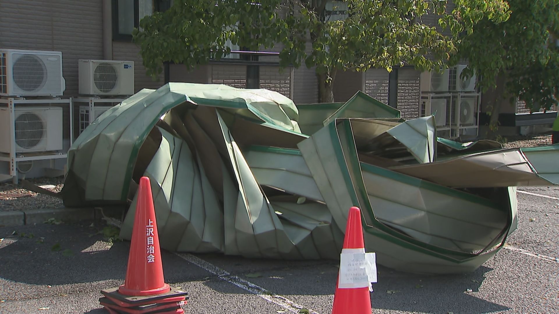 長野県内は局地的に突風を伴う雷雨 上田市では住宅の屋根が飛ばされ車