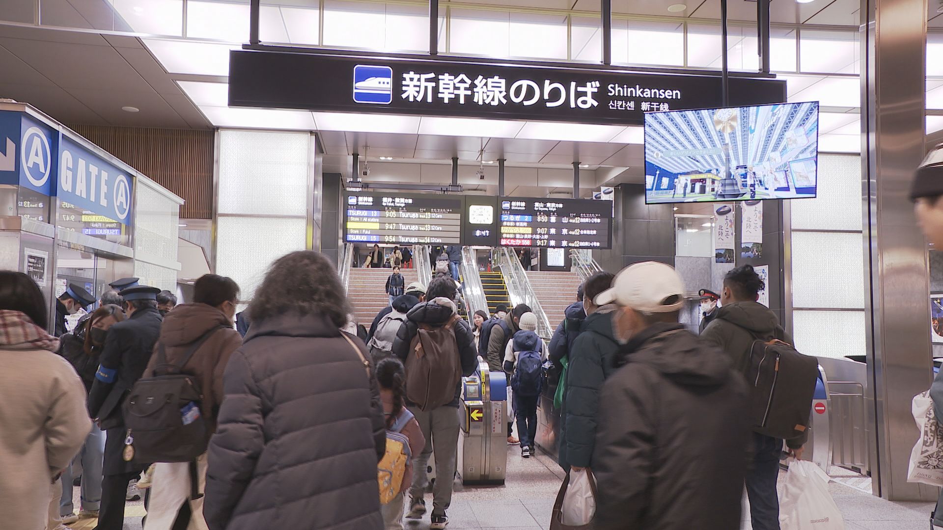 1年ぶりに会えた」北陸新幹線の指定席ほぼ満席 Uターンピークに