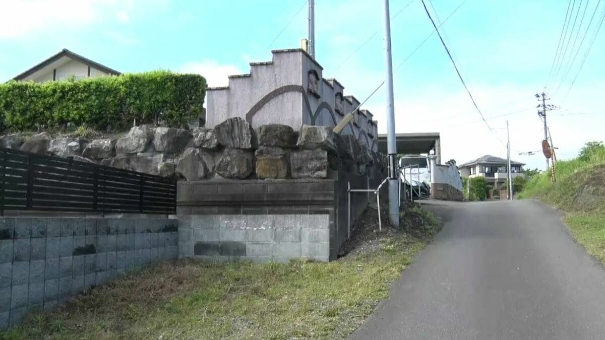 志布志市の畑で倒れていた男性が死亡　顔にあざのような変色　事件と事故の両面で捜査　鹿児島