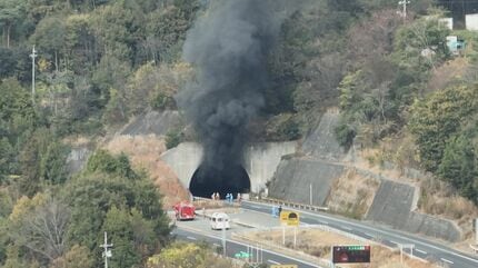 トラックから火がでている」山陽道・西条IC～志和IC（上下）で通行止め