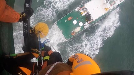 空飛ぶ海猿”機動救難士を目指す若手海上保安官に密着 | 福岡のニュース