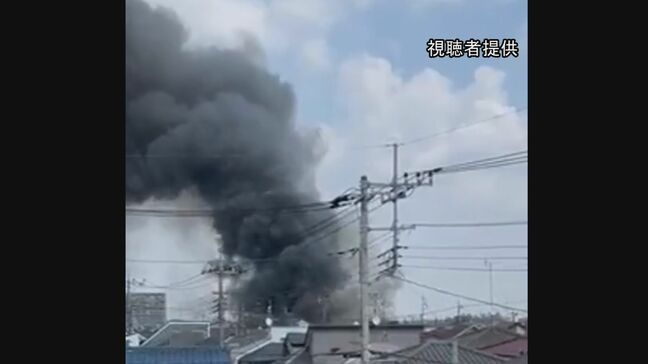 【速報】埼玉・所沢市の光学機器メーカー工場で火災 隣接する住宅にも延焼し周辺住民が避難 従業員の50代男性と70代の男性けが 消火活動続く|TBS NEWS DIG