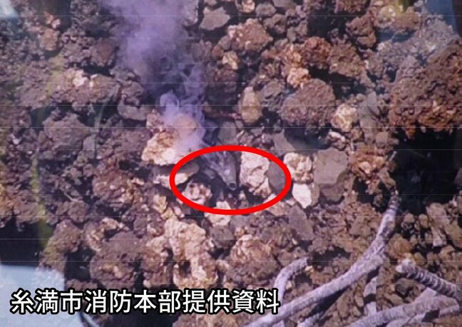【提供写真あり】不発弾が火花を散らし爆発 重機で掘り起こした土から白煙上がる　沖縄戦の激戦地・糸満市の解体工事現場で米国製「発煙黄リン手りゅう弾」か|TBS NEWS DIG