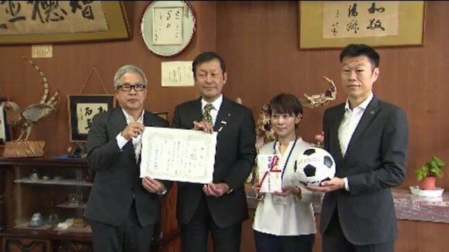 1ゴールにつき5個のサッカーボールを近隣小学校に…長野・松本市の自動車販売店が山形村の小学校にサッカーボール100個贈る…2022年から毎年、サッカーJ3・松本山雅のリーグ戦|TBS NEWS DIG