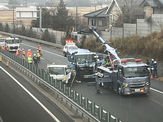 故障で停車中のトラックに大型トラック追突　車外にいた男性2人けが　東北道　福島・郡山市|TBS NEWS DIG