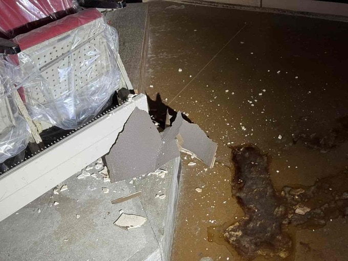 ホールの天井の一部が落下　去年には壁の一部が剥がれるなど老朽化が原因か　例年「二十歳のつどい」など実施　広島県竹原市　　　|TBS NEWS DIG