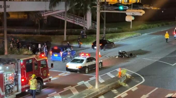 右折車とバイクが衝突　バイクの男性が肋骨などを折る大けが　北谷町|TBS NEWS DIG