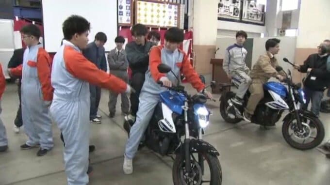 高校に教材用のバイク寄贈 自動車整備士の資格要件改正に対応  愛媛・松山市|TBS NEWS DIG